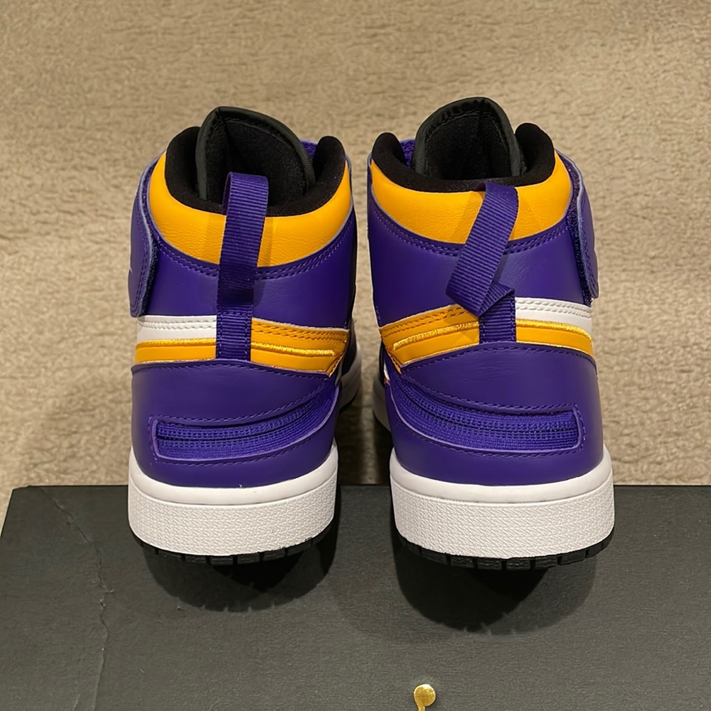 Nike Air Jordan 1 Hi FlyEase men size 10 brand new with box Lakers color - Picture 4 of 7